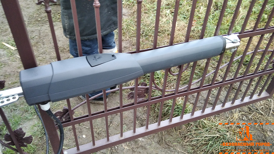 Установка автоматики для распашных ворот в Калининграде
